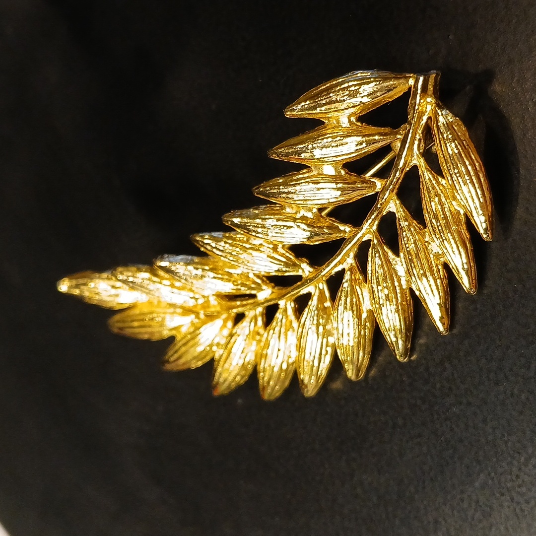 Vintage Aai Goldtone Brooch Pin Fern Leaf Branch 8$